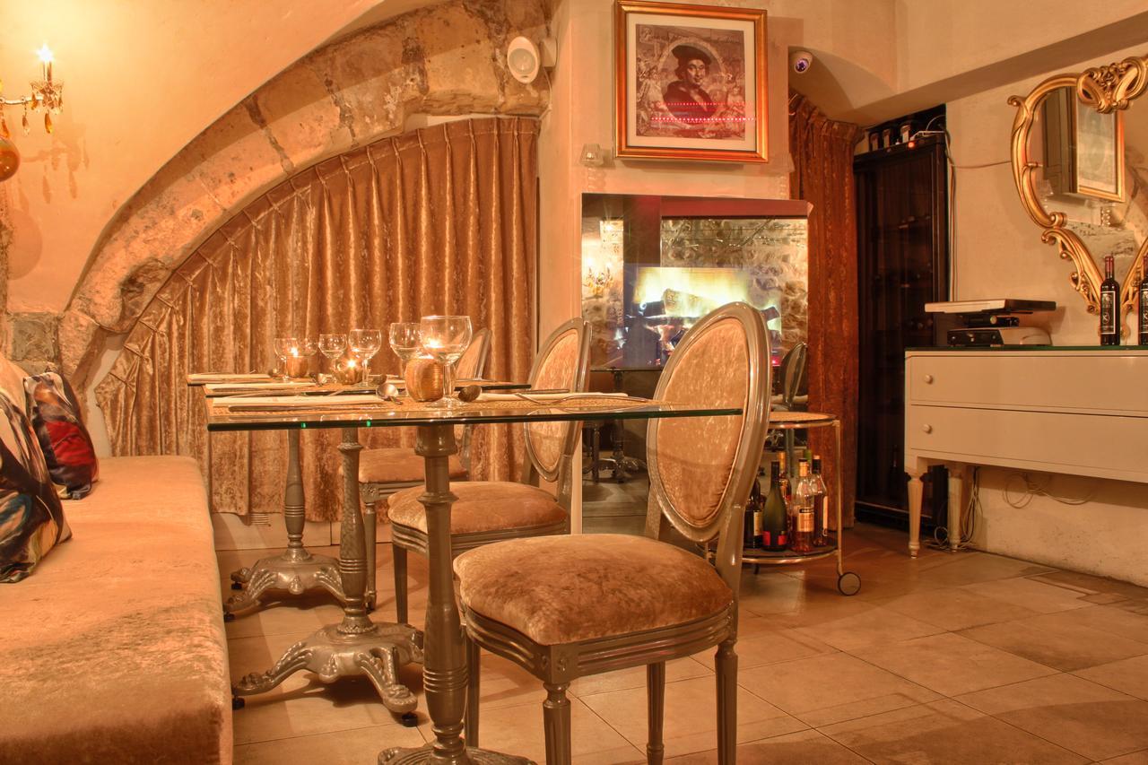 Boutique Hotel Konfidentiel Paris Bagian luar foto